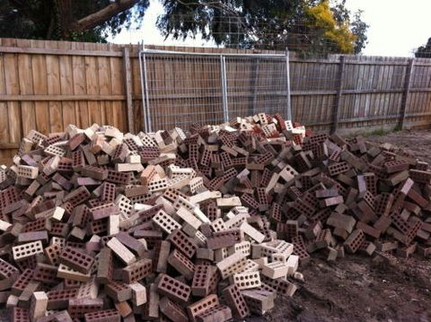 Must Collect Rubbish - Accommodation NT 2