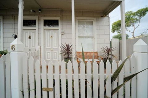 Emerald Inn - Stay Innercity - Accommodation NT 0