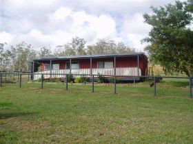 Mulgowie Country Cabins - NT Tourism 0