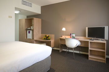 Ibis Melbourne Hotel And Apartments - Accommodation NT 16