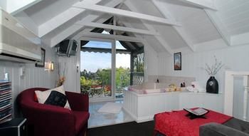 Annie Roe's Luxury Bed & Breakfast - Accommodation NT 26