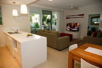 The Emerald Resort Noosa - Accommodation NT 55