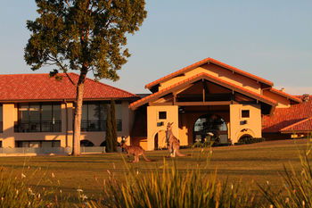 Chateau Elan - Accommodation NT 13