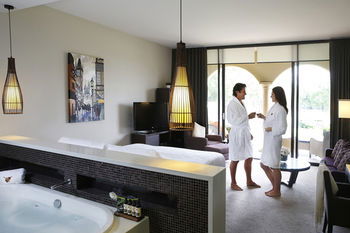 Chateau Elan - Accommodation NT 25