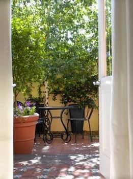 Andre's Mews Luxury Serviced Apartments - Accommodation NT 53