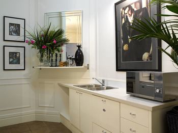 Andre's Mews Luxury Serviced Apartments - Accommodation NT 59