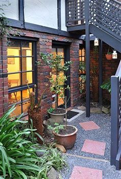 Holly Lodge - Accommodation NT 5