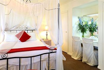 Holly Lodge - Accommodation NT 8