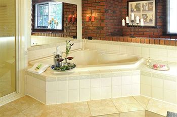 Holly Lodge - Accommodation NT 10