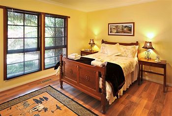 Holly Lodge - Accommodation NT 16