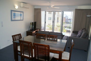 Beachside Resort - Kawana Waters - Accommodation NT 18