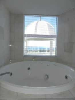 Beachside Resort - Kawana Waters - Accommodation NT 32