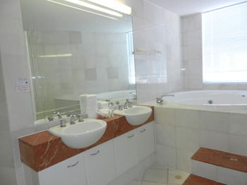 Beachside Resort - Kawana Waters - Accommodation NT 36