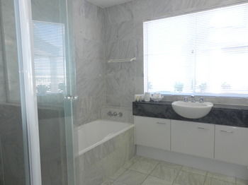 Beachside Resort - Kawana Waters - Accommodation NT 37