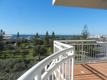 Beachside Resort - Kawana Waters - Accommodation NT 42