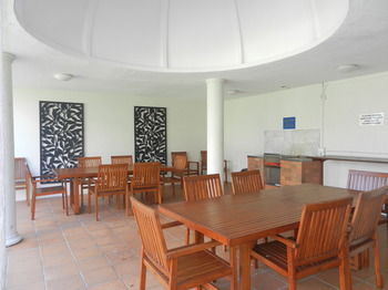 Beachside Resort - Kawana Waters - Accommodation NT 43
