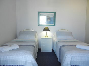 Beachside Resort - Kawana Waters - Accommodation NT 47