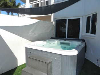 Beachside Resort - Kawana Waters - Accommodation NT 52