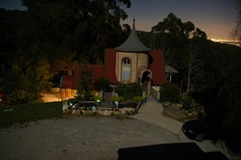 A Camelot Tower & Penthouse - NT Tourism 16