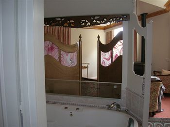 A Camelot Tower & Penthouse - NT Tourism 19