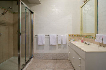 A Camelot Tower & Penthouse - NT Tourism 29