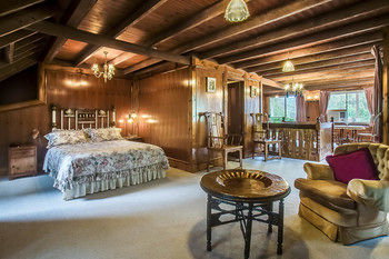 A Camelot Tower & Penthouse - NT Tourism 36