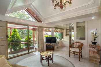 A Camelot Tower & Penthouse - NT Tourism 44