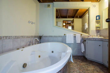 A Camelot Tower & Penthouse - NT Tourism 50