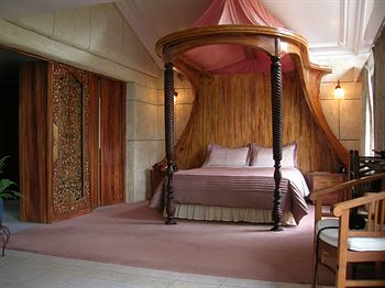 A Camelot Tower & Penthouse - NT Tourism 0