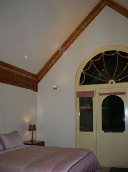 A Camelot Tower & Penthouse - NT Tourism 8