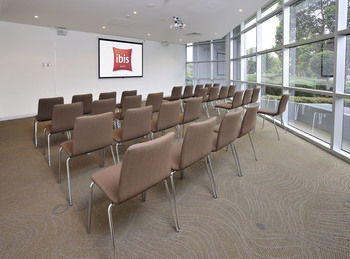 Ibis Melbourne Glen Waverley - Accommodation NT 9