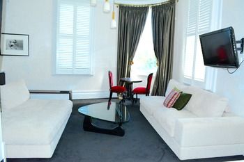 Middle Park Hotel - Accommodation NT 18