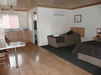 Black Gold Motel - NT Tourism 0