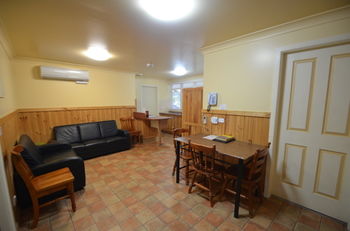 Black Gold Motel - NT Tourism 32