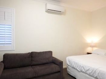 Naughtons Parkville Hotel - Accommodation NT 1