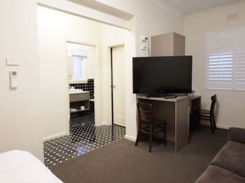 Naughtons Parkville Hotel - Accommodation NT 32