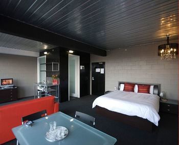 St Kilda Beach House @ Hotel Barkly - Hostel - Accommodation NT 24