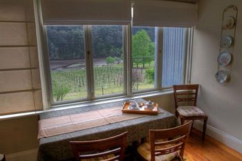 Tizzana Winery Bed & Breakfast - Accommodation NT 4