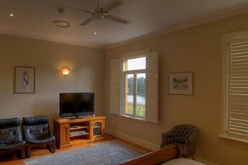Tizzana Winery Bed & Breakfast - Accommodation NT 5