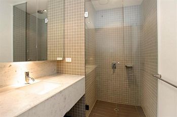 Astra Apartments - St Kilda Rd - Accommodation NT 6