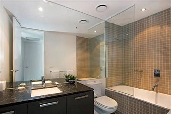 Astra Apartments - St Kilda Rd - Accommodation NT 7