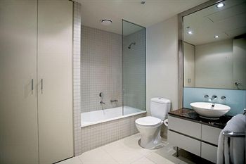 Astra Apartments - St Kilda Rd - Accommodation NT 8