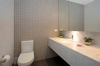 Astra Apartments - St Kilda Rd - Accommodation NT 9