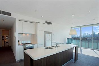 Astra Apartments - St Kilda Rd - Accommodation NT 13