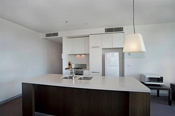 Astra Apartments - St Kilda Rd - Accommodation NT 14