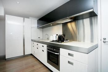 Astra Apartments - St Kilda Rd - Accommodation NT 19