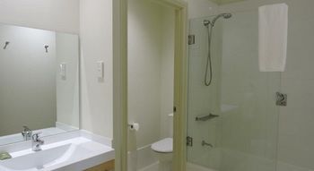 H Boutique Hotel - Accommodation NT 10