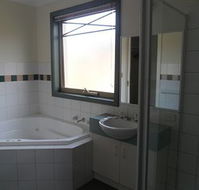 Australian Home Away  Box Hill 32 - Accommodation NT
