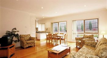 Waverley Corporate Townhouses - Accommodation NT 5