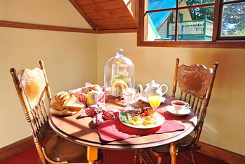 Mary Card's Coach House - NT Tourism 11